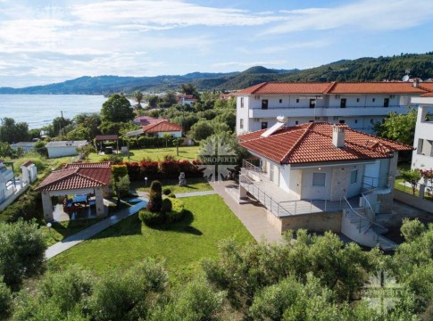Продажа виллы в Неа Скиони