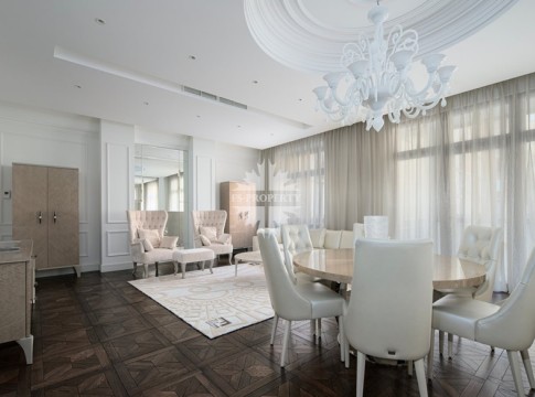 Хилков переулок, 1